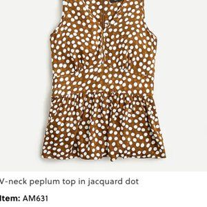 NWT V-neck peplum top in jacquard dot